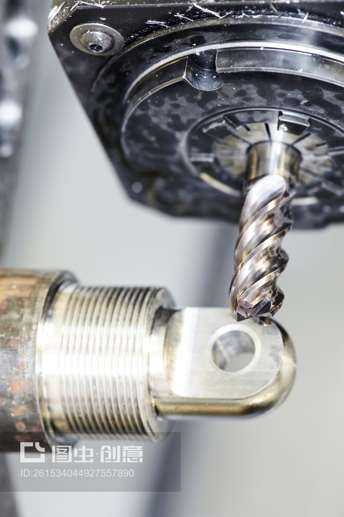 金属铣削加工特写工艺Close-up process of metal machining by milling